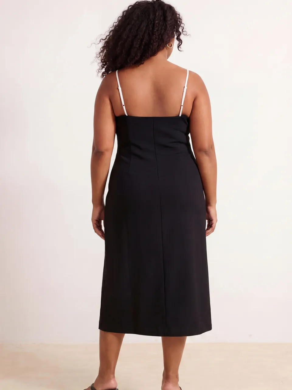 Trendyol Curve Dames Zwart Effen Midi Mouwloos Casual Bodycon Grote maten Jurk, foto 2