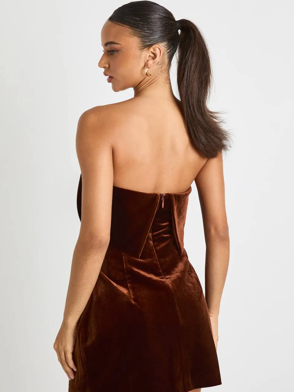 boohoo Dames Fluweel Bardot Crepe Jurk chocoladebruin, foto 2