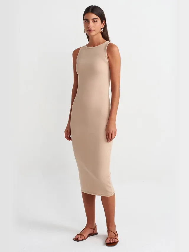 Dilvin Mouwloze Bodycon Midi Jurk Beige