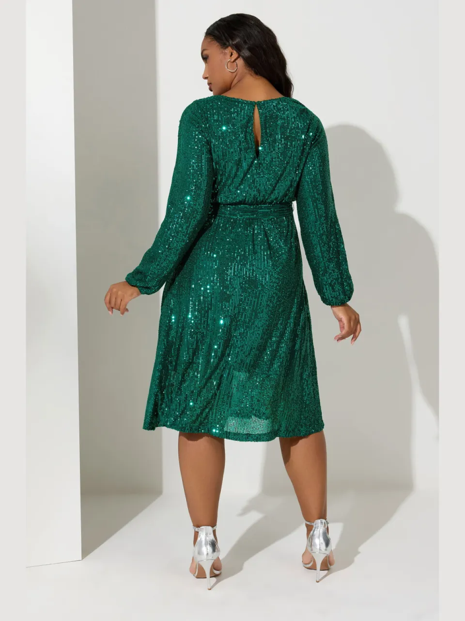 Yours London Midi Skaterjurk Met Lange Mouwen En Paillettenversiering In Groen, foto 3