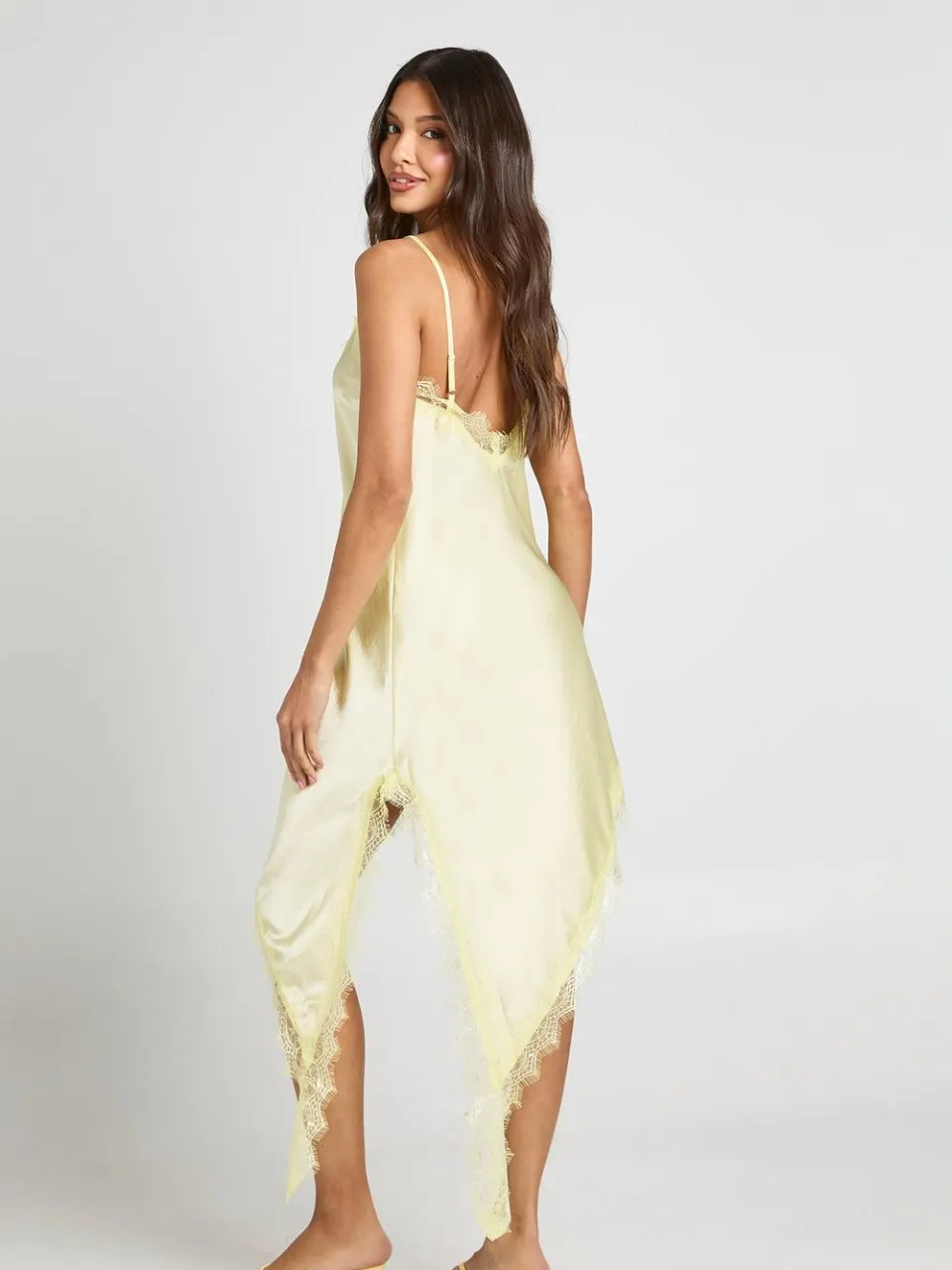 boohoo Dames Satijnen & Kanten Asymmetrische Slip Jurk citroen, foto 2