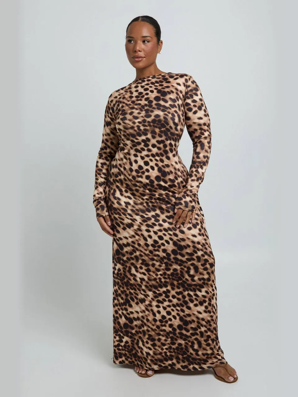 boohoo Dames Plus Toonkleurige Dierenprint Lange Mouwen Maxi Jurk chocoladebruin, foto 2