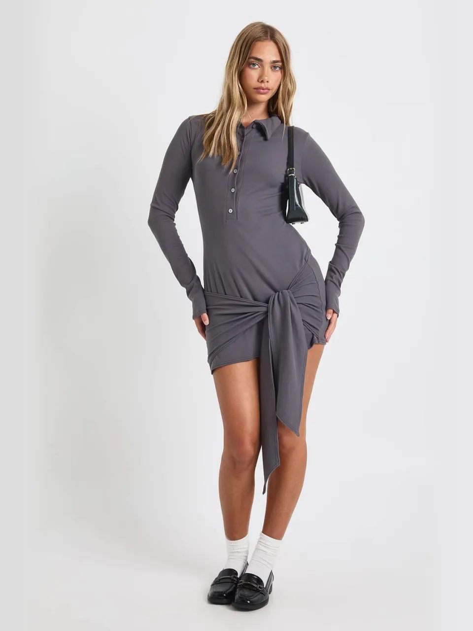 boohoo Dames Ultra Zacht Aanvoelend Gerafelde Wikkel-Overhemdjurk met Knoopsluiting houtskool, foto 2