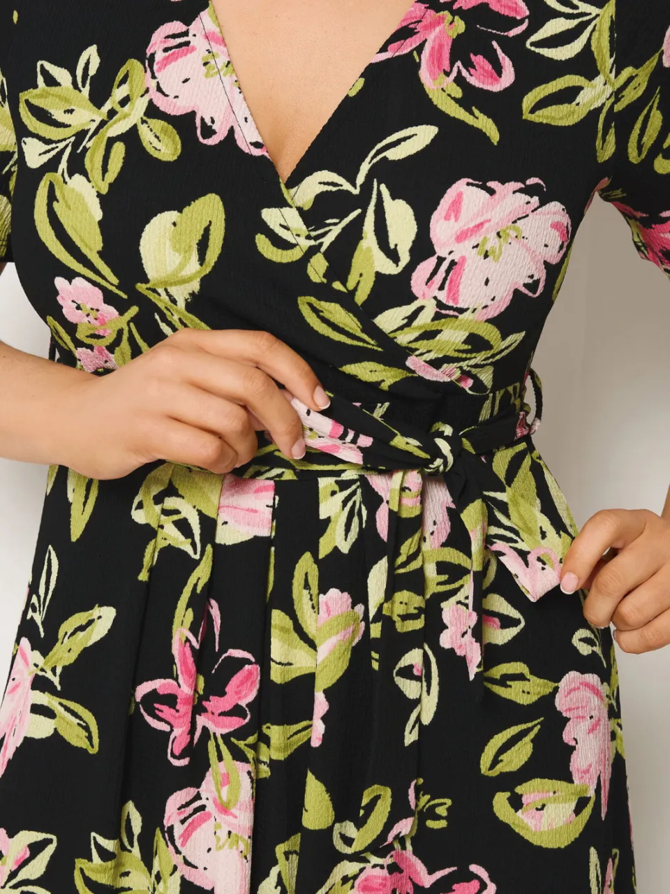 Yours Zwarte Wikkeljurk Met Bloemenprint En Structuur, foto 3