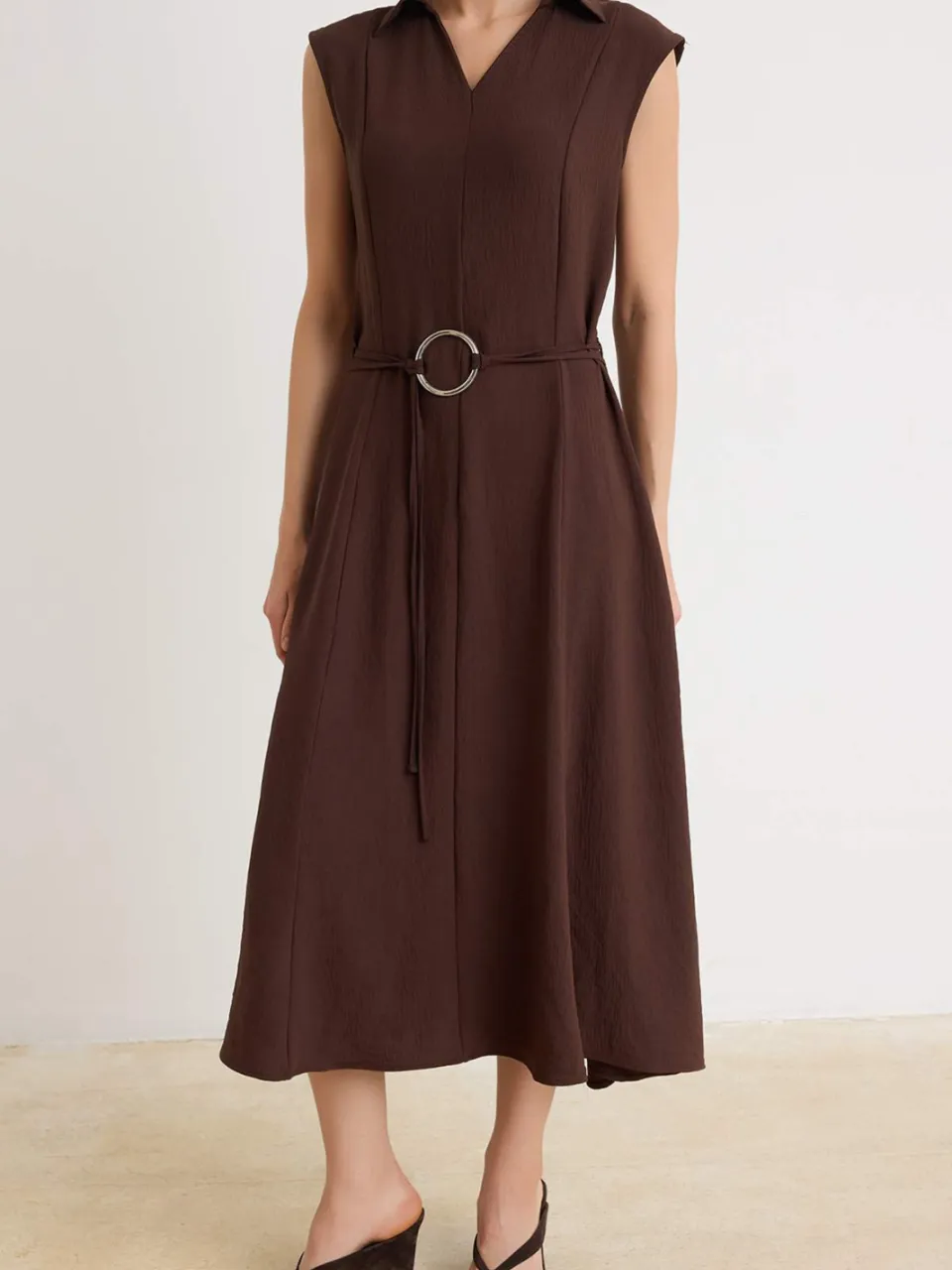 Trendyol TRENDYOLMİLLA Dames Bruin Effen Midi Mouwloos A-lijn Jurken, foto 2