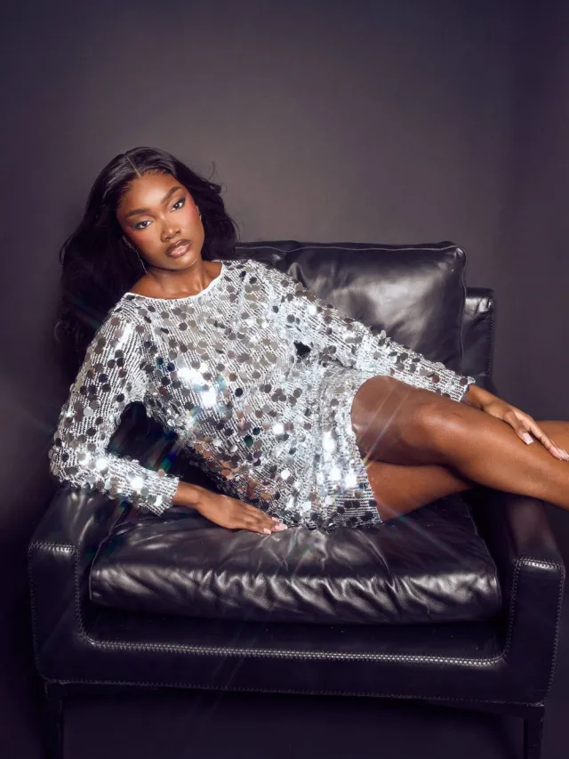 boohoo Dames Disc Sequin Blouson Shift Jurk zilver, foto 2