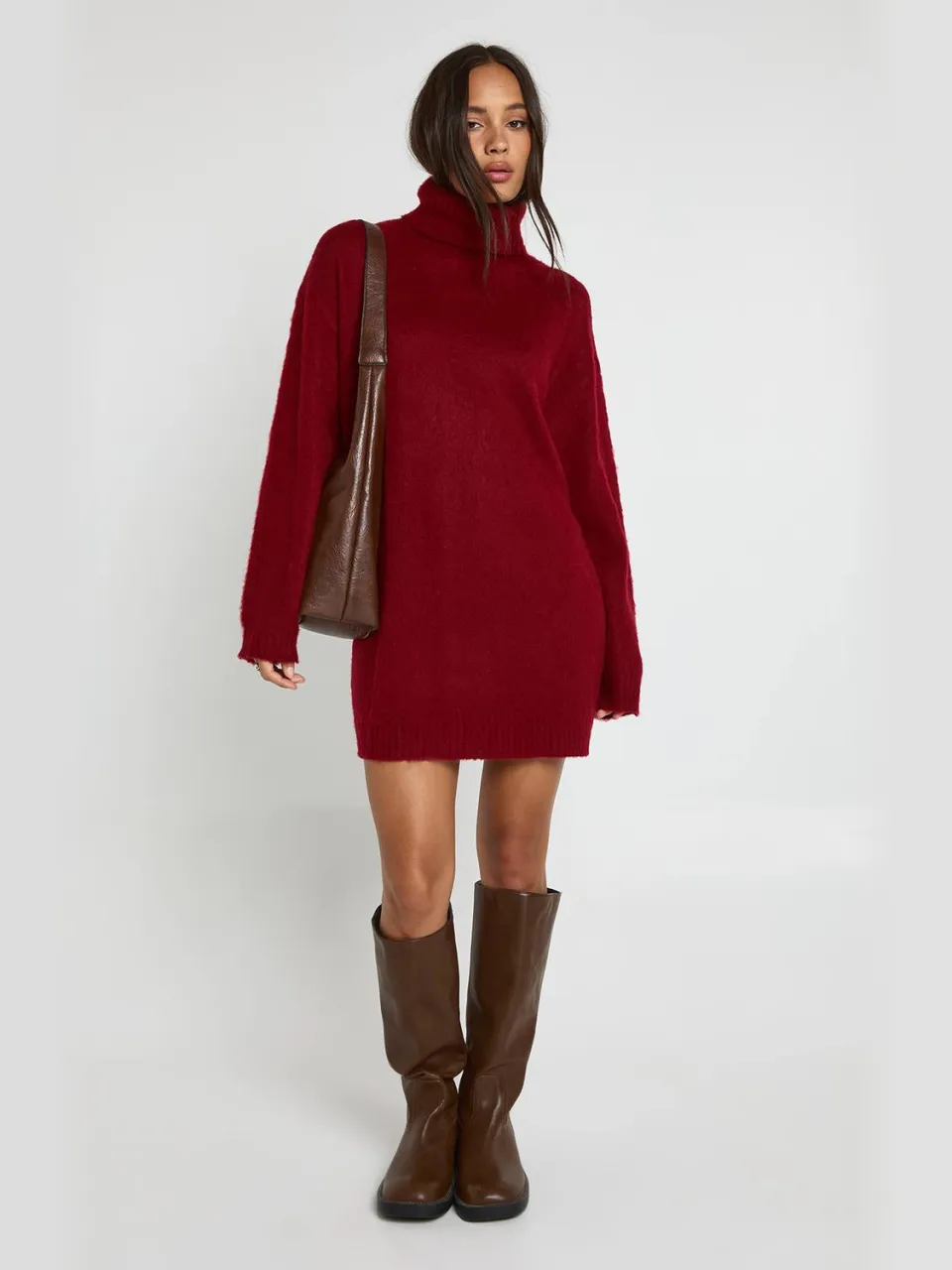 boohoo Dames Superzachte geborstelde gebreide rolhals minijurk bordeaux rood, foto 2