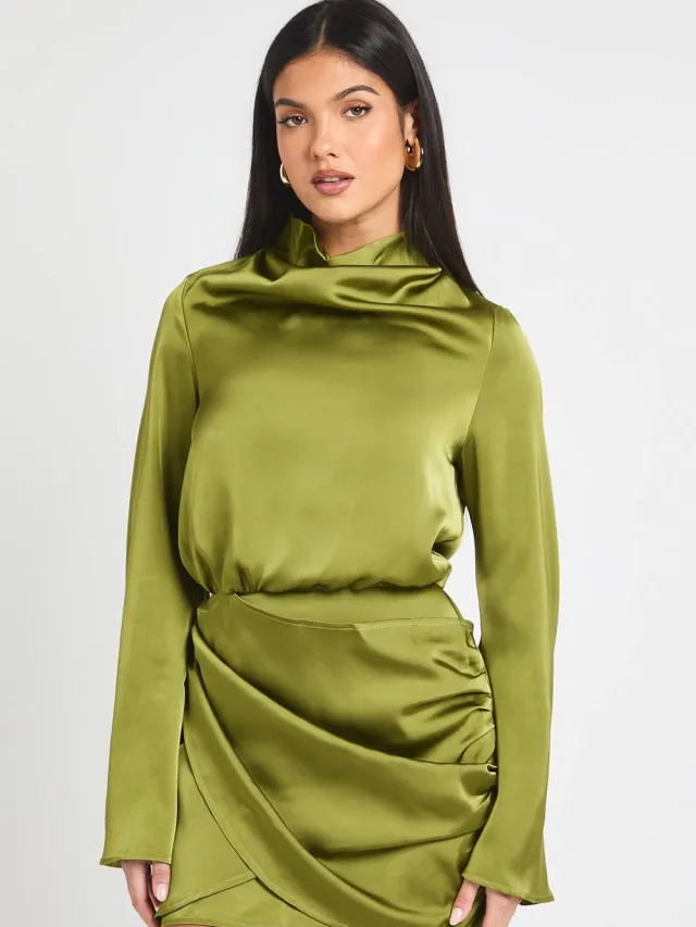 boohoo Dames Satijn Hoge Cowl Wrap Mini-jurk Olijf