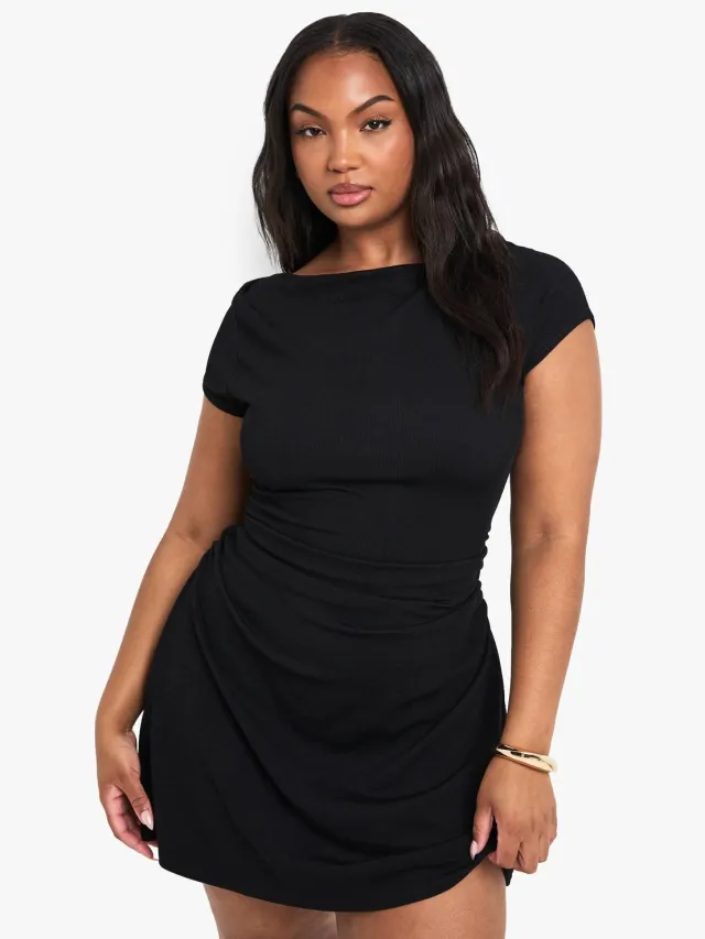 boohoo Dames Plus Rib Cap Sleeve Ruched Mini Jurk Zwart