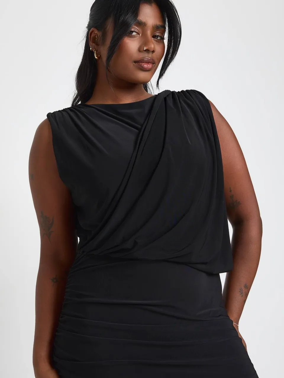 boohoo Dames Plus Draperende Voorkant Gerimpelde Maxi Jurk blackcurrant, foto 3