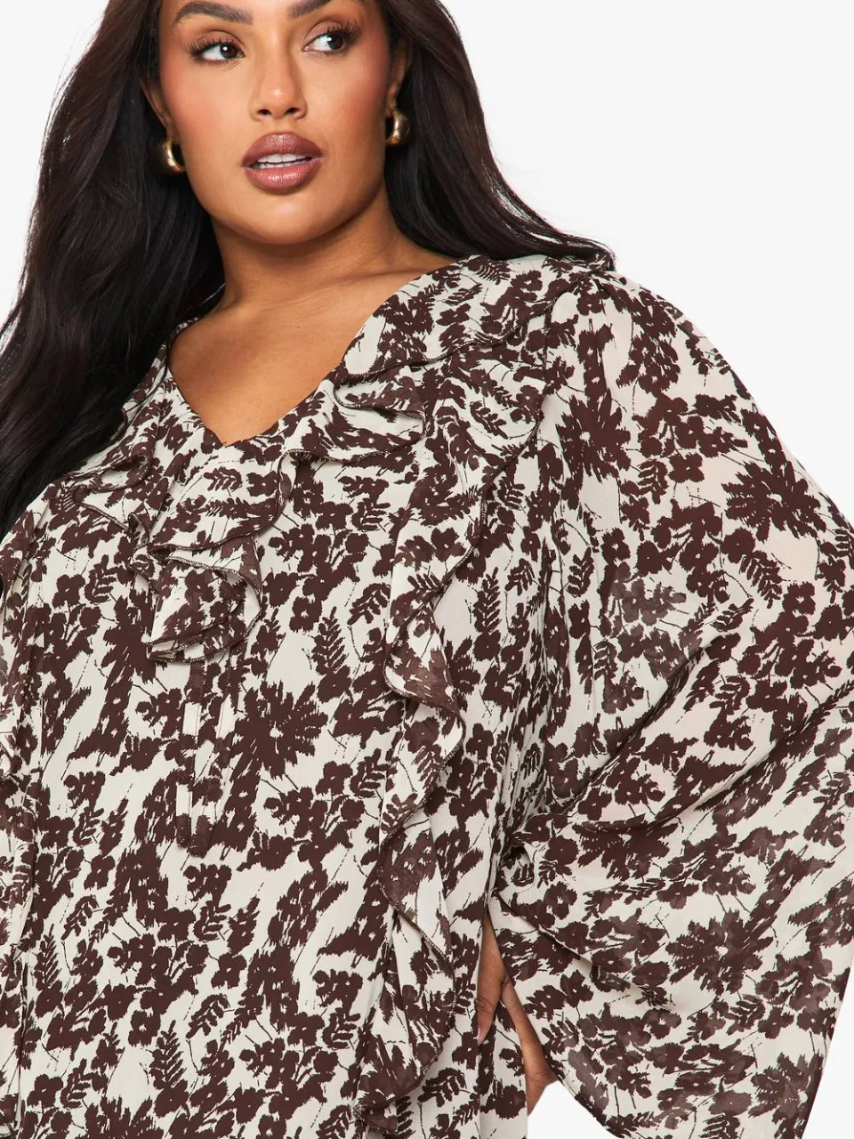 boohoo Dames Plus Florale Ruffle Tie-Front Shiftjurk chocoladebruin, foto 4