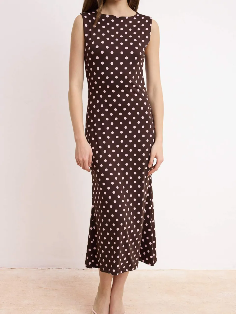 Trendyol TRENDYOLMİLLA Dames Bruin Stippen Midi Mouwloos Avond / Dagelijks Bodycon Jurken, foto 2