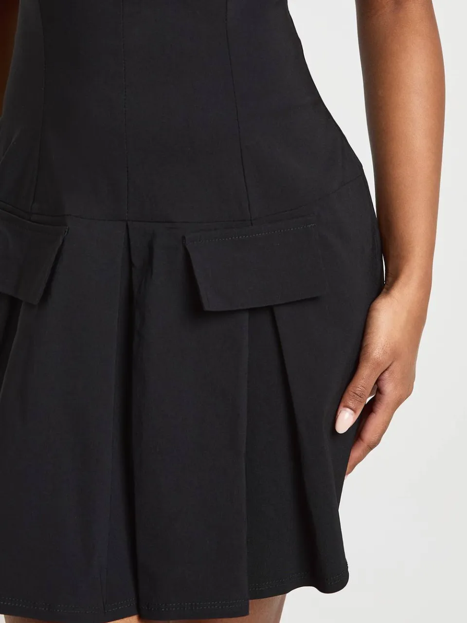 boohoo Dames Bengaline V-hals Skater Rok Getailleerde Jurk zwart, foto 4
