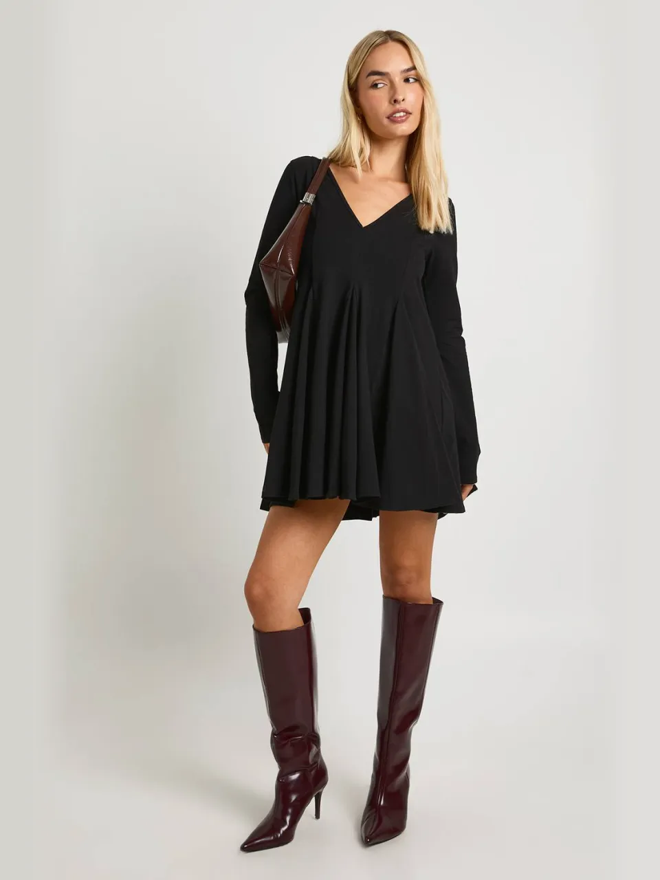 boohoo Dames Ronde Hals Godet Zoom Skaterjurk zwart, foto 3