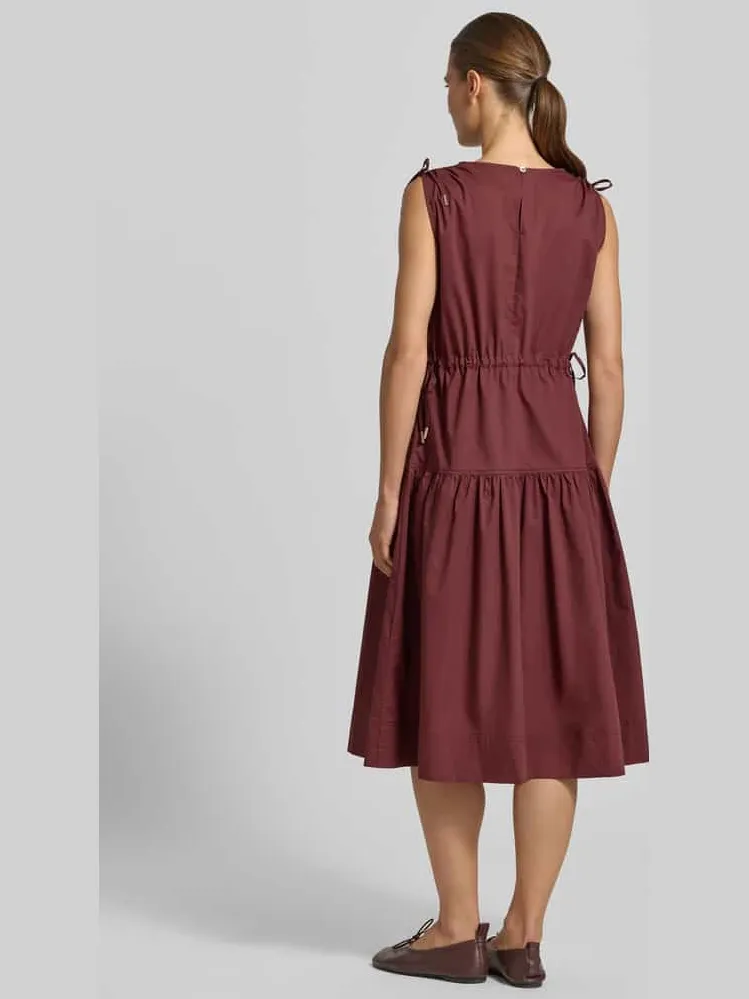 Christian Berg Woman Midi-jurk in laagjeslook met ronde hals chocoladebruin, foto 3