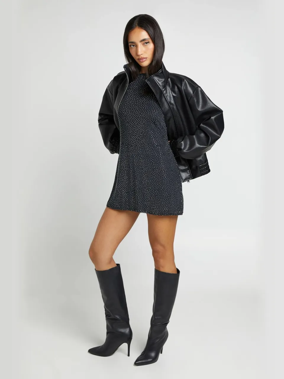 boohoo Dames Hotfix Uitlopende Mouw Lage Rug Mini Jurk Zwart
