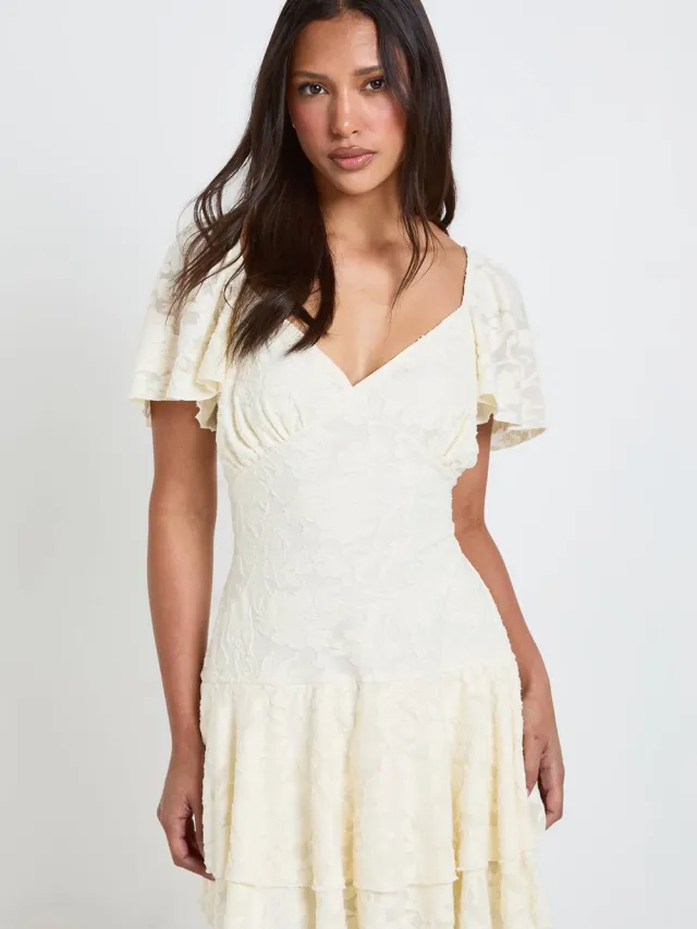 boohoo Dames Burnout Bloemen Melkmeid Jurk Met Ruches Detail Ivoor
