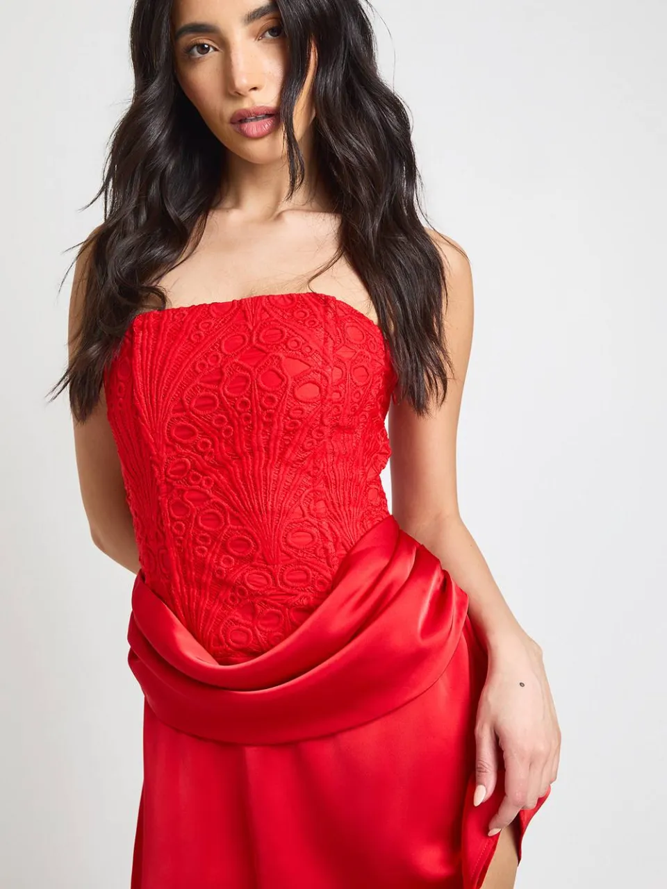 boohoo Dames Getextureerde Transparante Bloemenkant Corset Draperie Mini Jurk rood, foto 2