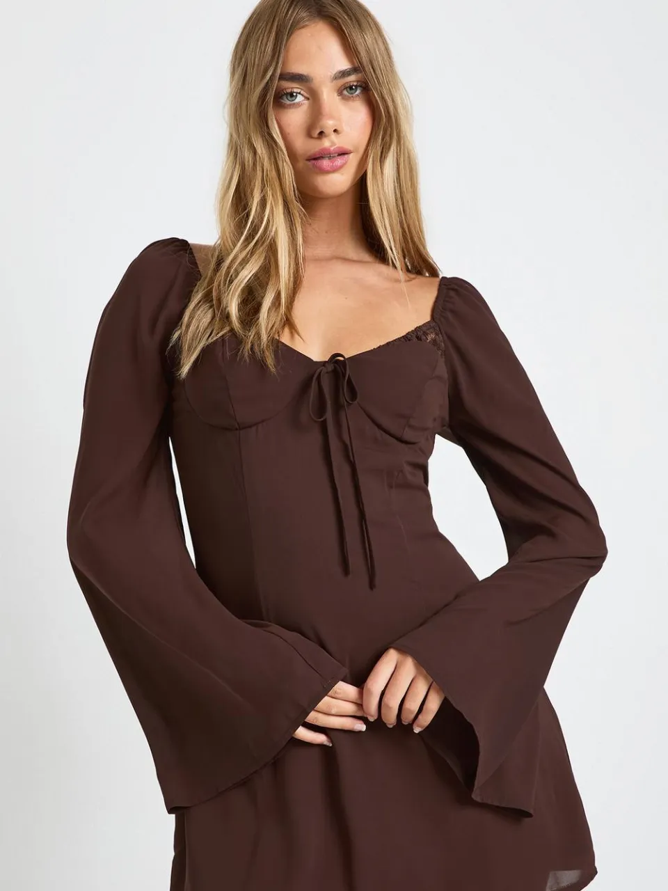 boohoo Dames Melkboerin jurk met kanten cupdetail chocoladebruin, foto 2