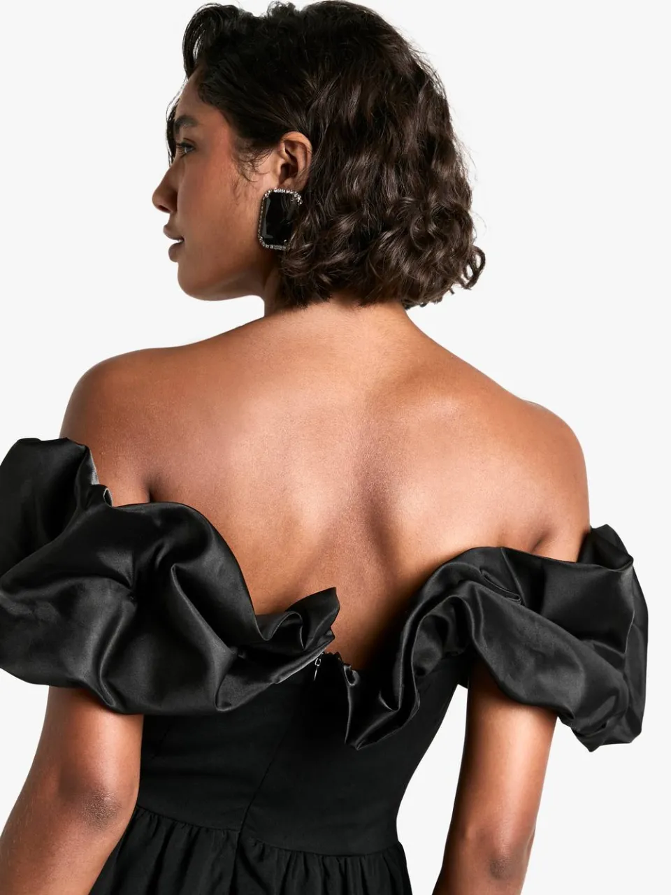 boohoo Dames Tall Ruffle Dropped Waist Mini Dress zwart, foto 2