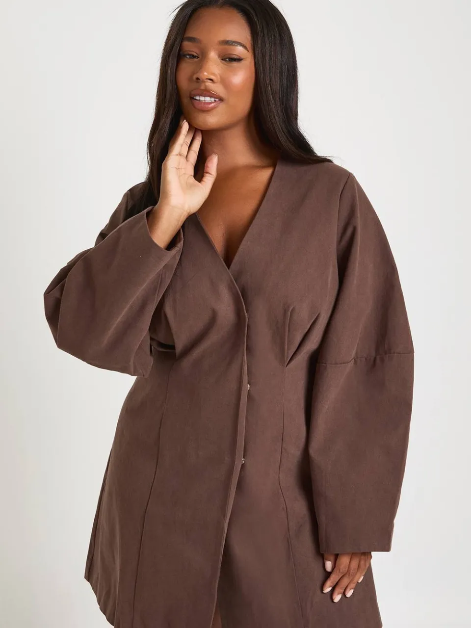 boohoo Dames Plus Twill Ballonmouw Getailleerde Mini Jurk chocoladebruin, foto 3