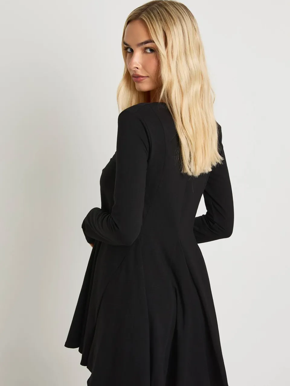 boohoo Dames Ronde Hals Godet Zoom Skaterjurk zwart, foto 2