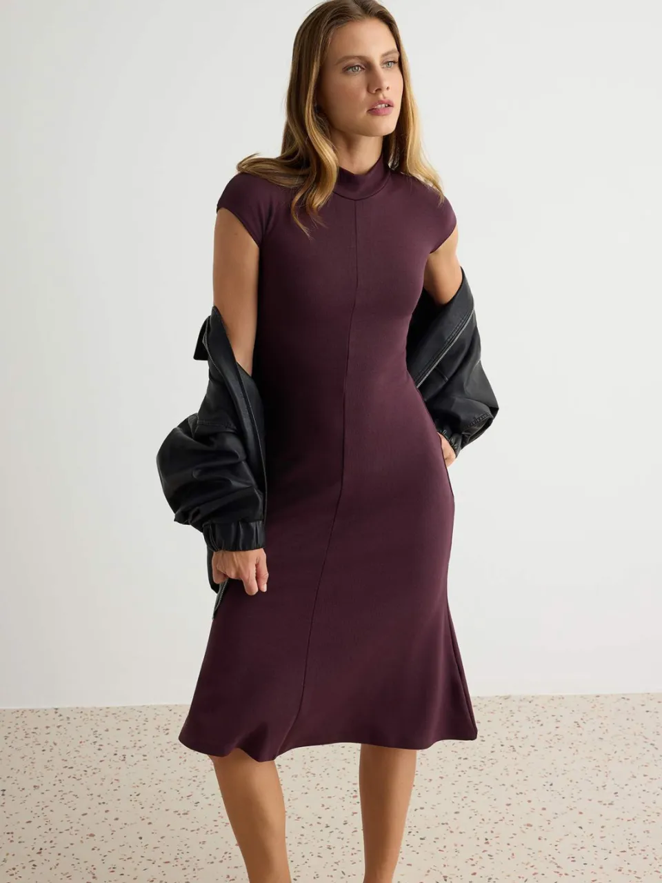 Trendyol TRENDYOLMİLLA Dames Bordeauxrood Effen Midi Kort Bodycon Jurken