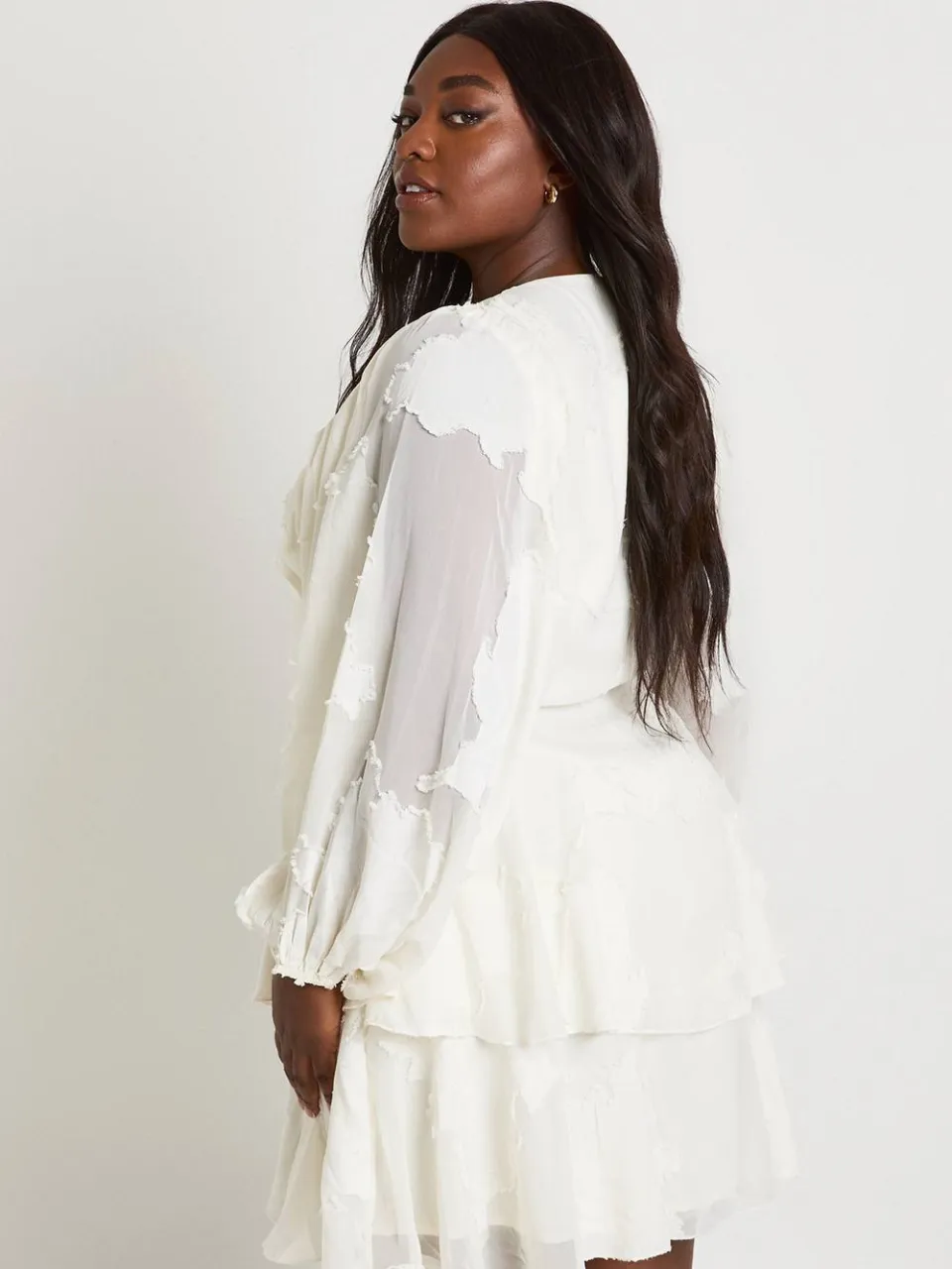 boohoo Dames Plus Bloemen Burnout Volume Mouw Ruche Zoom Skater Jurk ivoor, foto 2