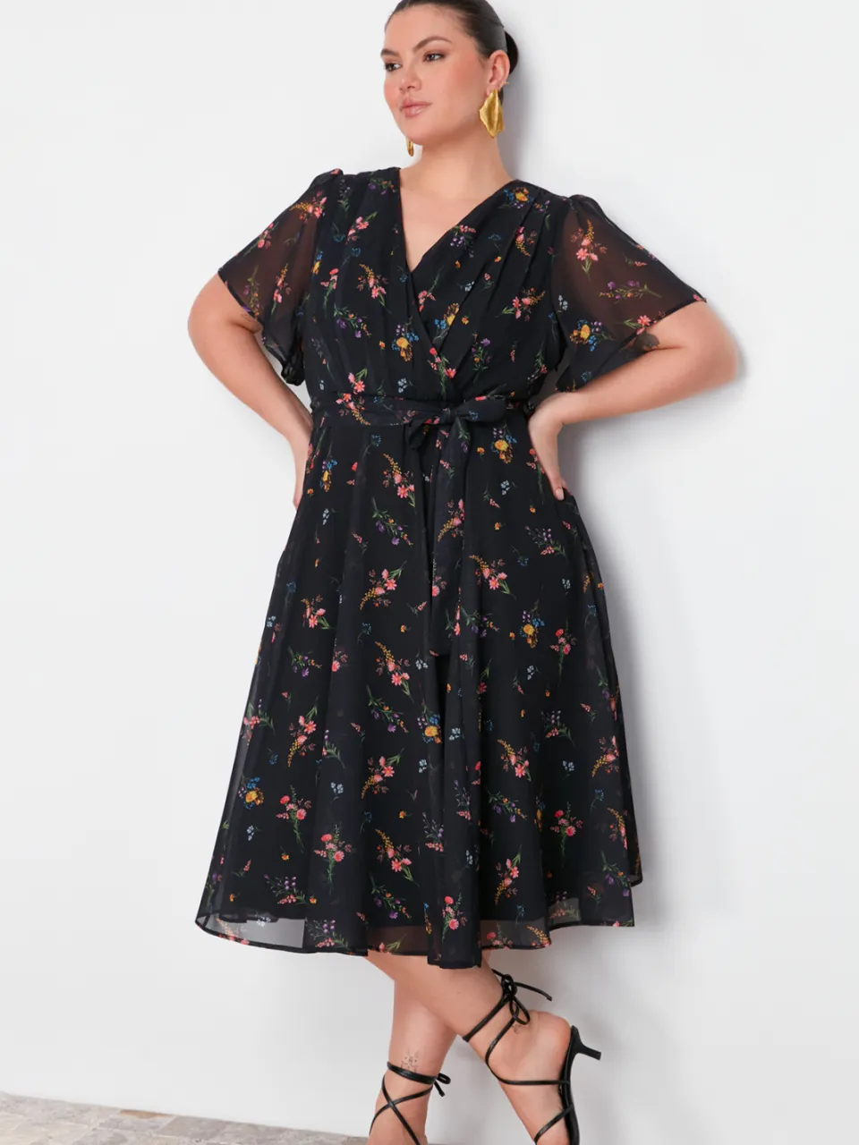 Trendyol Curve Dames Meerkleurig Bloemen Maxi Kort Casual A-lijn Grote maten Jurk veelkleurig, foto 2