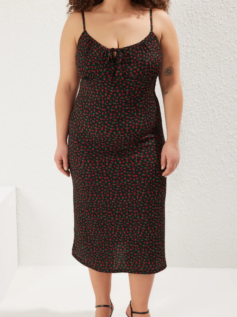 Trendyol Curve Dames Zwart Effen Kort / Mini Mouwloos Casual Recht Grote maten Jurk, foto 2