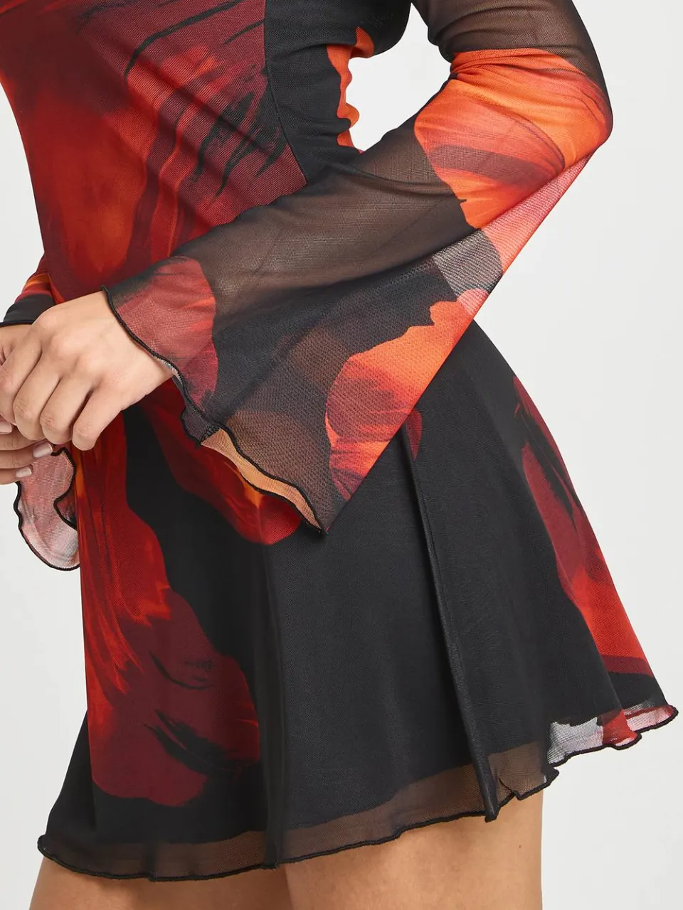 boohoo Dames Mesh Mini Jurk Met Bloemenprint En Uitlopende Mouwen zwart, foto 4