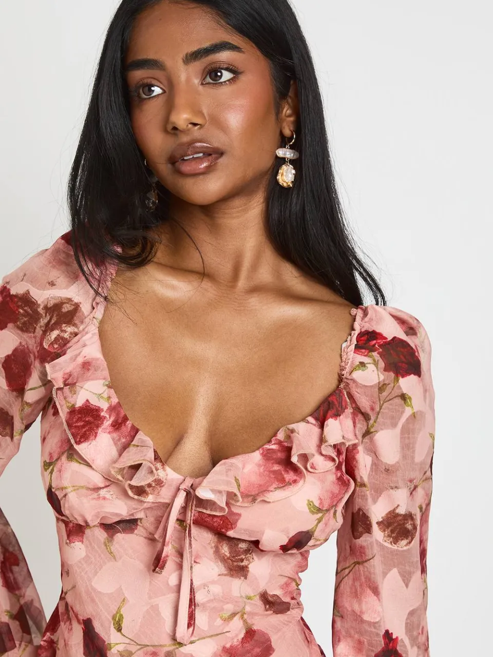 boohoo Dames Gebloemd Mini-jurkje Met Uitlopende Mouwen roze, foto 4