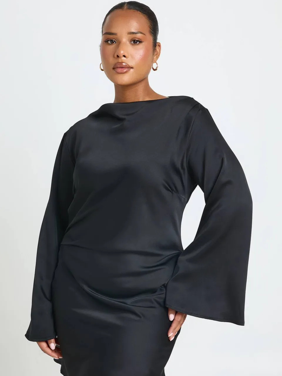 boohoo Dames Plus Satijnen Asymmetrische Halslijn Geplooid Shift Jurk zwart, foto 3