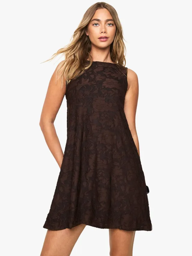 boohoo Dames Getextureerde Burnout Swing Mini Jurk Chocoladebruin