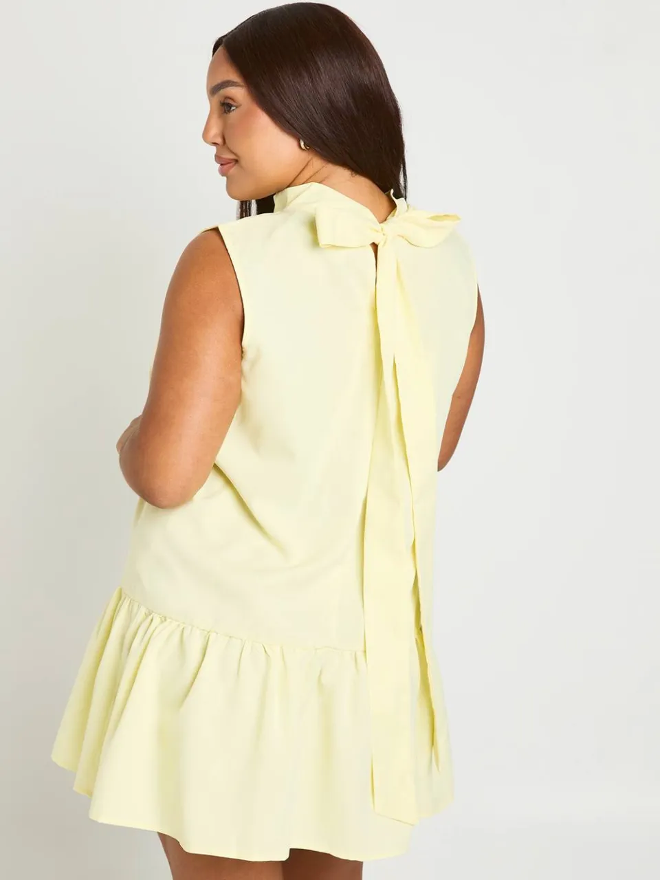 boohoo Dames Plus Hoge Hals Frill Zoom Mini Jurk citroen, foto 2
