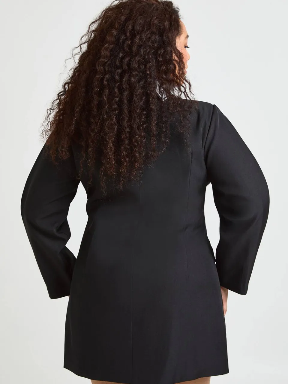 boohoo Dames Plus Naaddetail Ballonmouw Mini Jurk zwart, foto 2