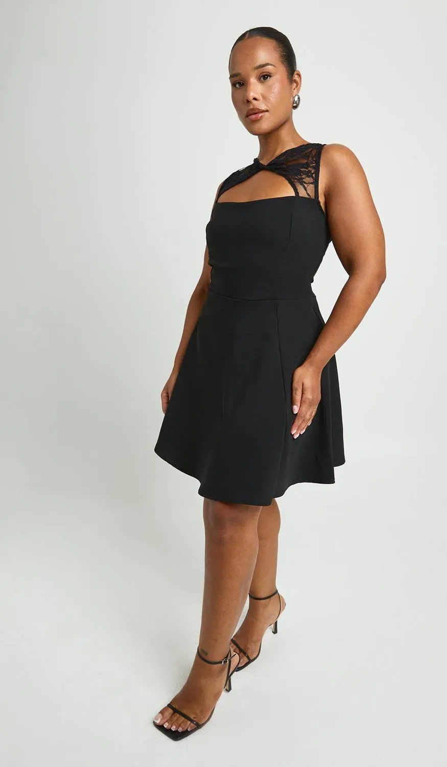 boohoo Dames Plus Kanten Paneel Skater Jurk zwart, foto 2