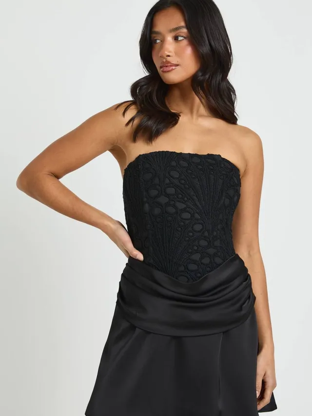 boohoo Dames Petite Getextureerde Doorschijnende Bloemen Kant Korset Draperie Mini Jurk Zwart