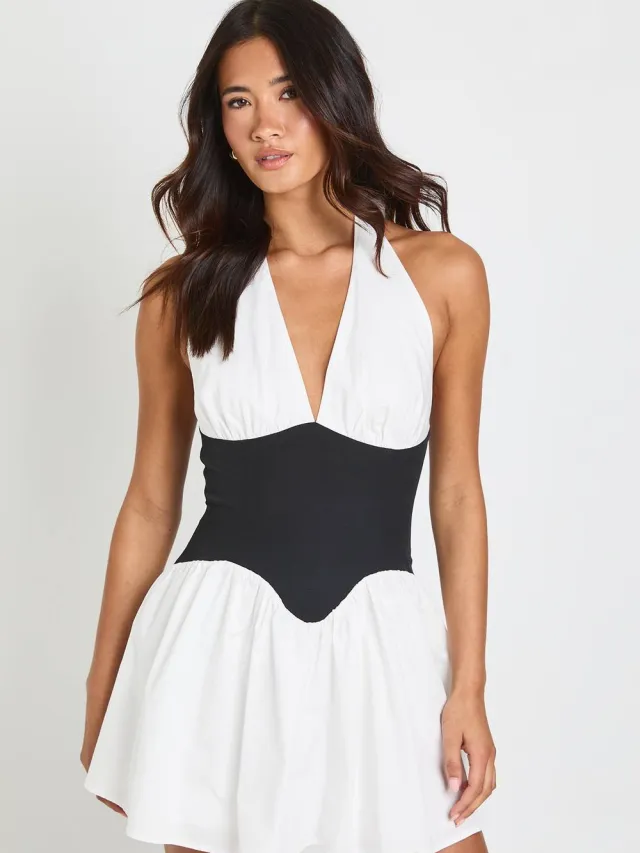 boohoo Dames Halternek Jurk Met Corset Detail Mini Ivoor