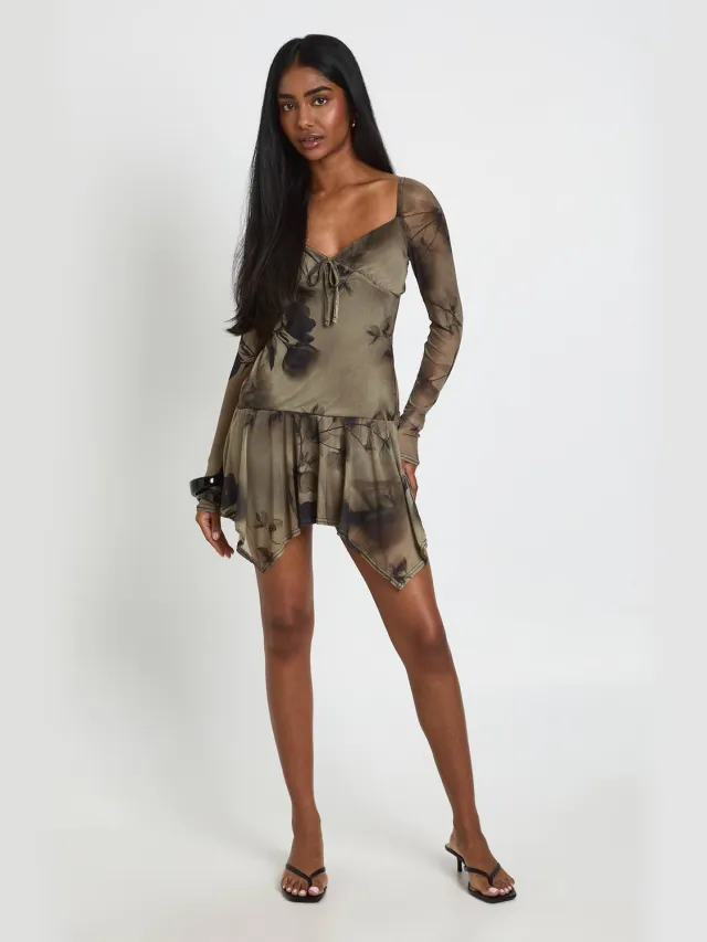 boohoo Dames Skater Jurk Met Bloemenprint, Mesh, Vierkante Hals En Ruches Zoom Olijf