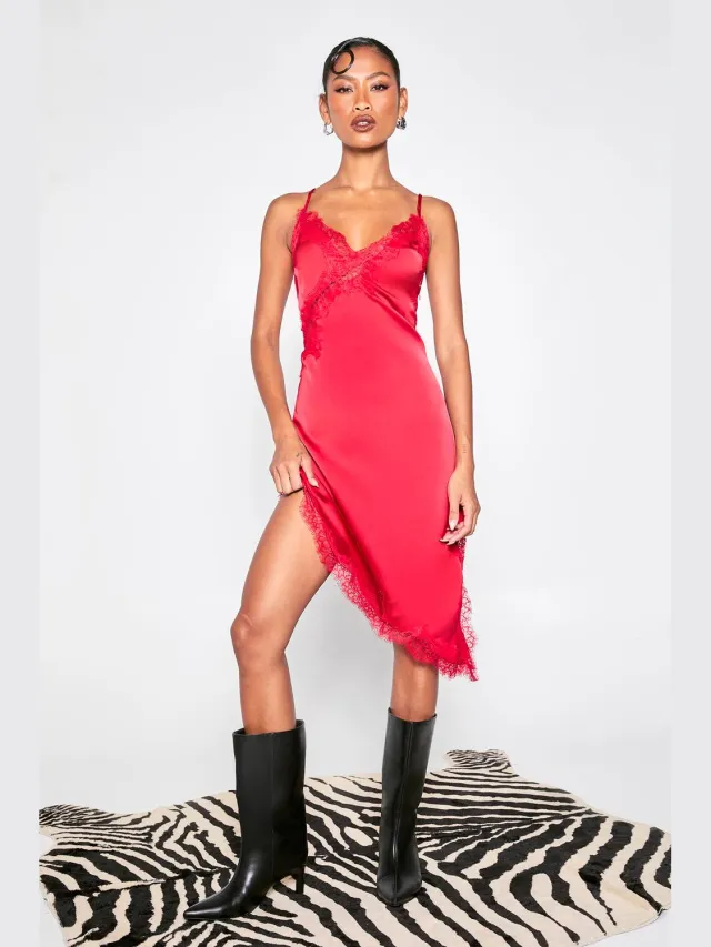 boohoo Dames Kant asymmetrische satijnen slipjurk rood, foto 2
