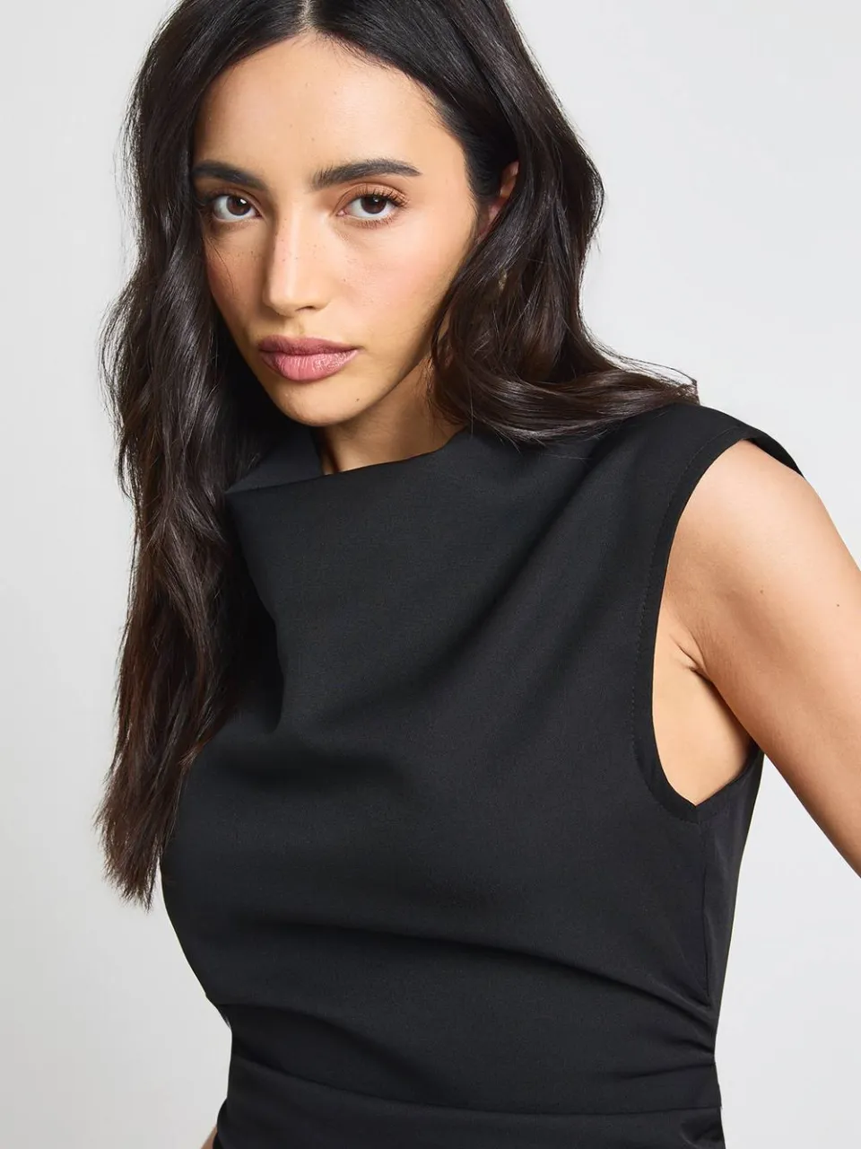 boohoo Dames Mini Jurk Met Schoudervulling En Geplooid Middel zwart, foto 4
