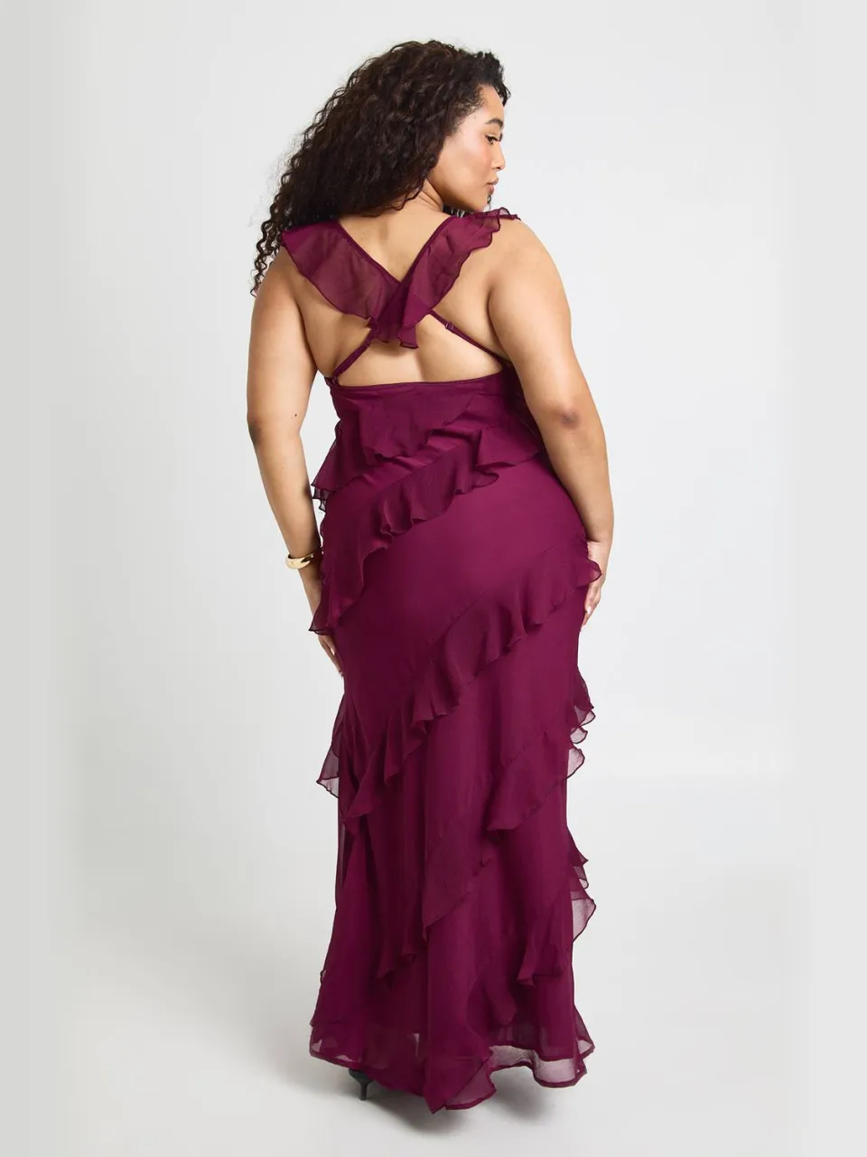 boohoo Dames Plus Chiffon Ruffle Bandjes Maxi Jurk wijn, foto 2