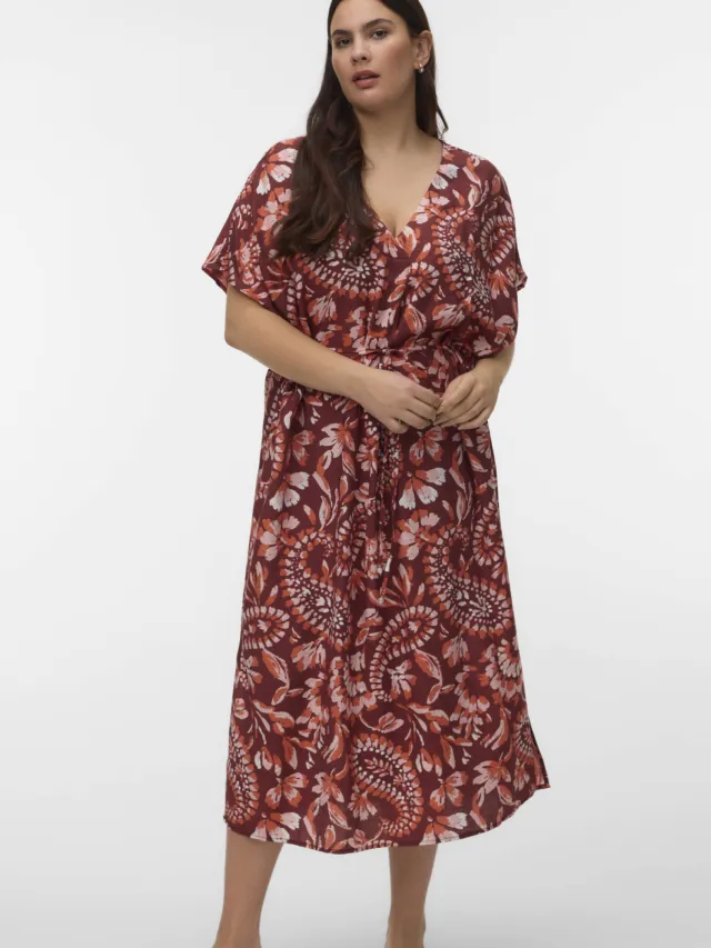 Vero Moda CURVE gebloemde midi jurk roze