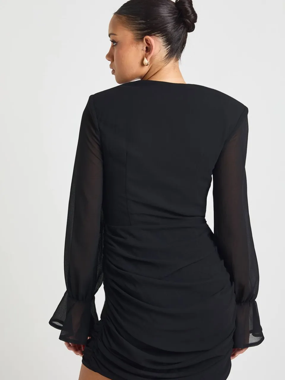 boohoo Dames Chiffon Waterval Hals Hemd Jurk zwart, foto 2