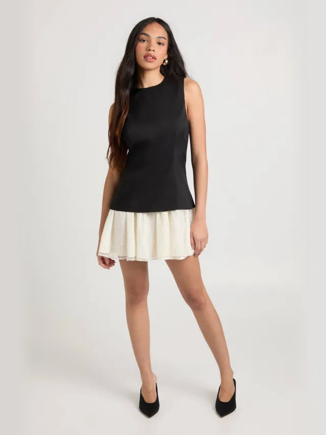 boohoo Dames Kanten Rok Getailleerde Mini Jurk Zwart