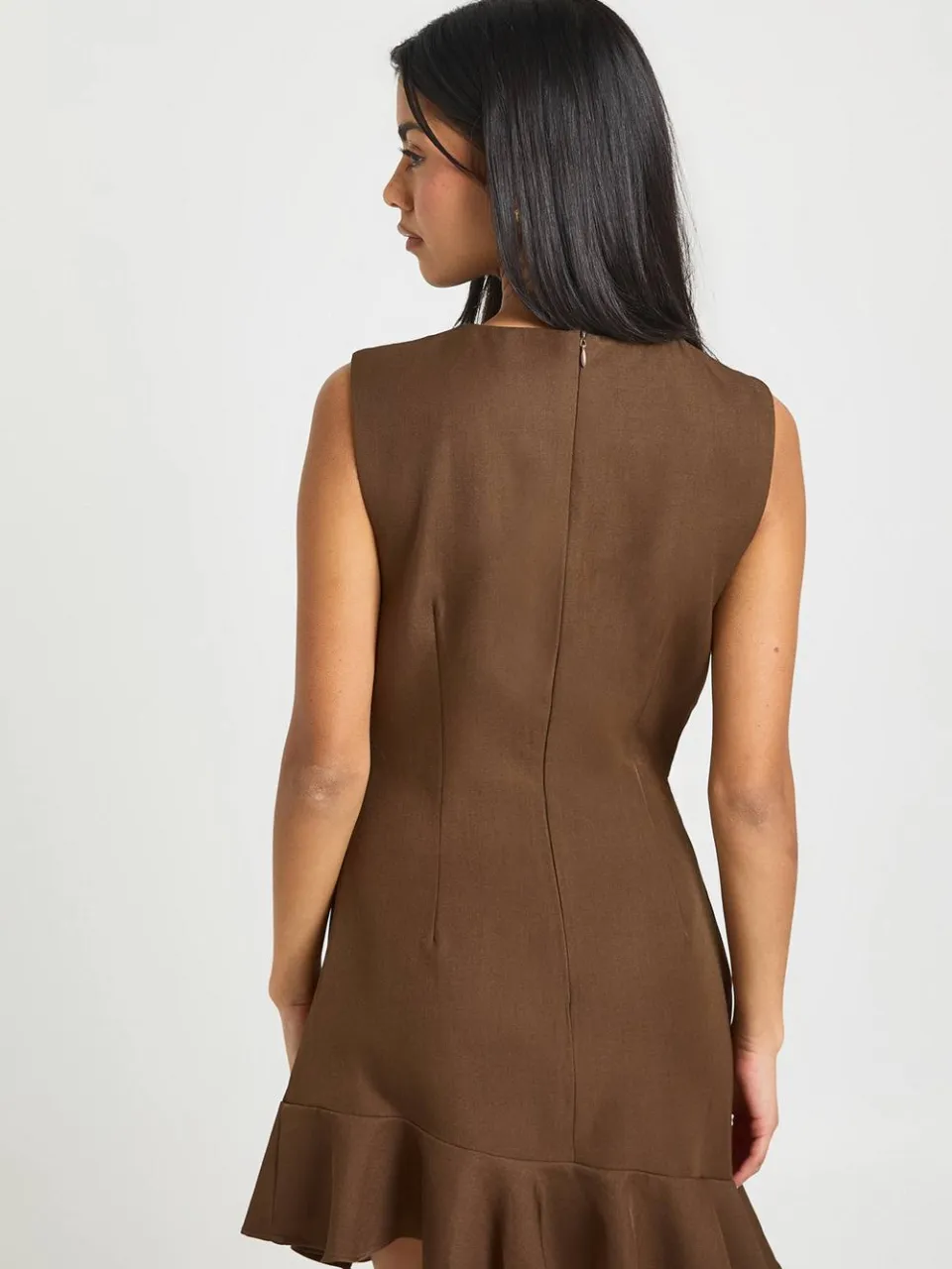 boohoo Dames Geplooid Mini Jurkje met Ruffle Zoom Zonder Mouwen taupe, foto 3