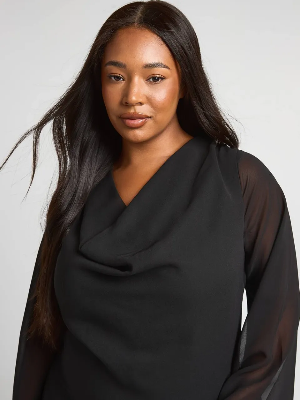 boohoo Dames Plus Chiffon Maxi Jurk Met Waterval Hals En Lange Mouwen zwart, foto 4