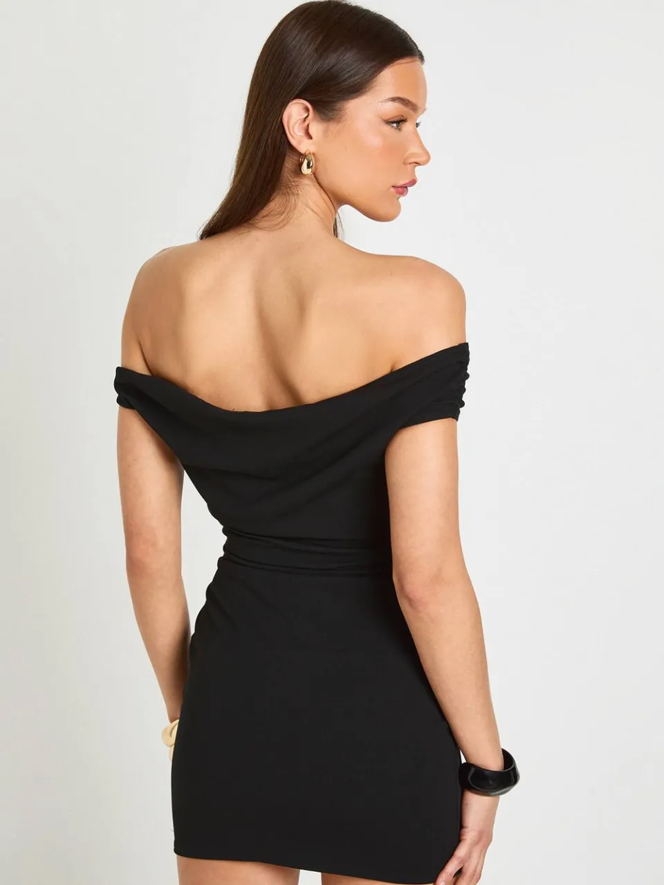 boohoo Dames Jersey Crêpe Bardot Mini Jurk Met Geplooid Middel zwart, foto 3