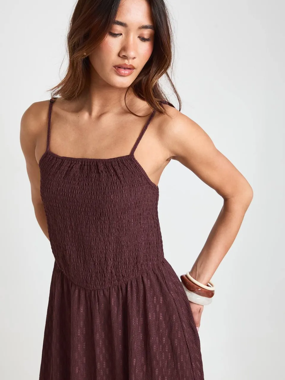 boohoo Dames Getextureerde Maxi Jurk Met Vierkante Hals En Gerimpeld Lijfje chocoladebruin, foto 3